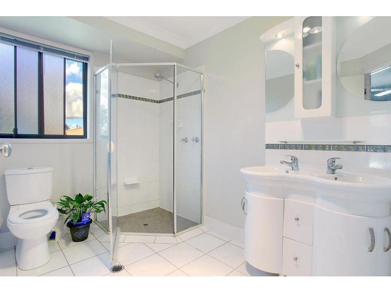 17  Haven Street, Southside QLD 4570