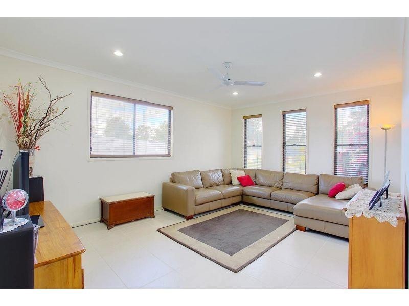 6  Suncrest Court, Southside QLD 4570