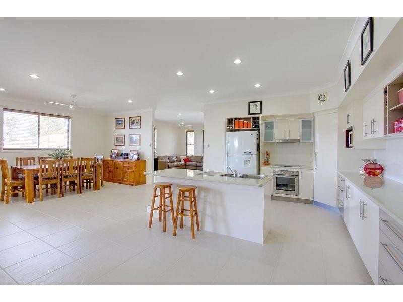 6  Suncrest Court, Southside QLD 4570
