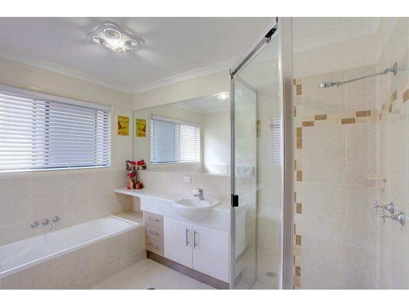 6  Suncrest Court, Southside QLD 4570