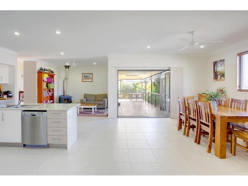 6  Suncrest Court, Southside QLD 4570