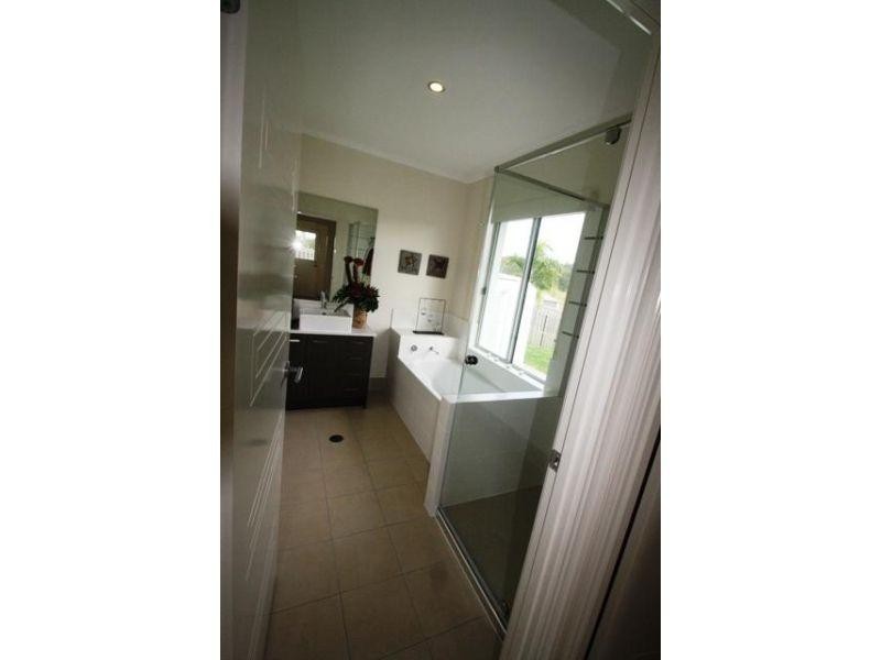 24 Majestic Place, Jones Hill QLD 4570