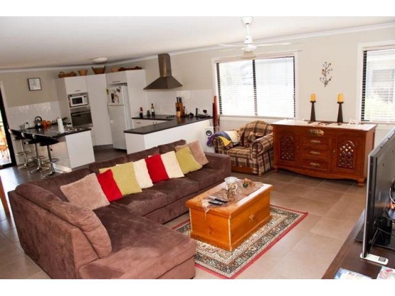 60 Bushland Drive, Southside QLD 4570