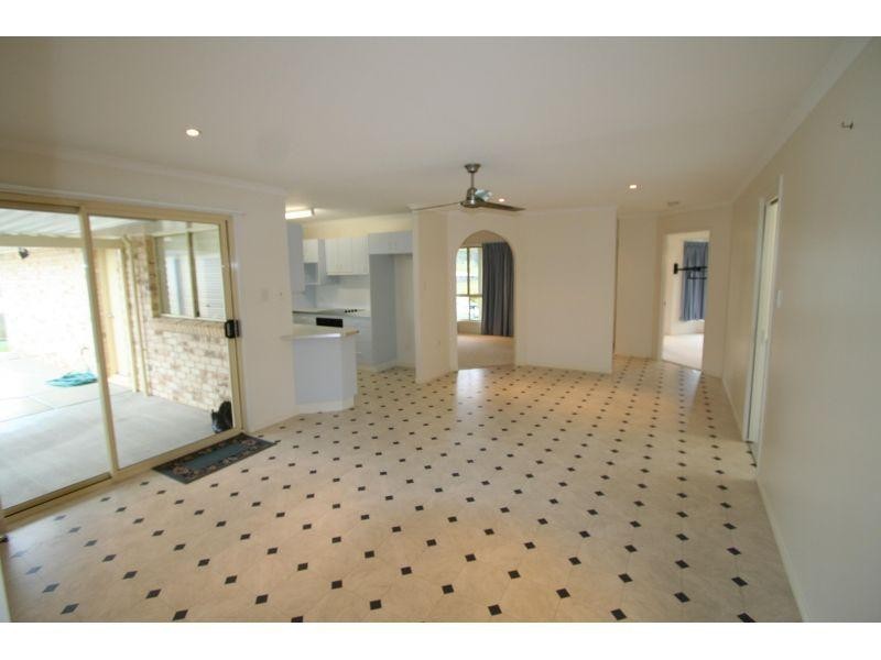 10 Federation Court, Southside QLD 4570