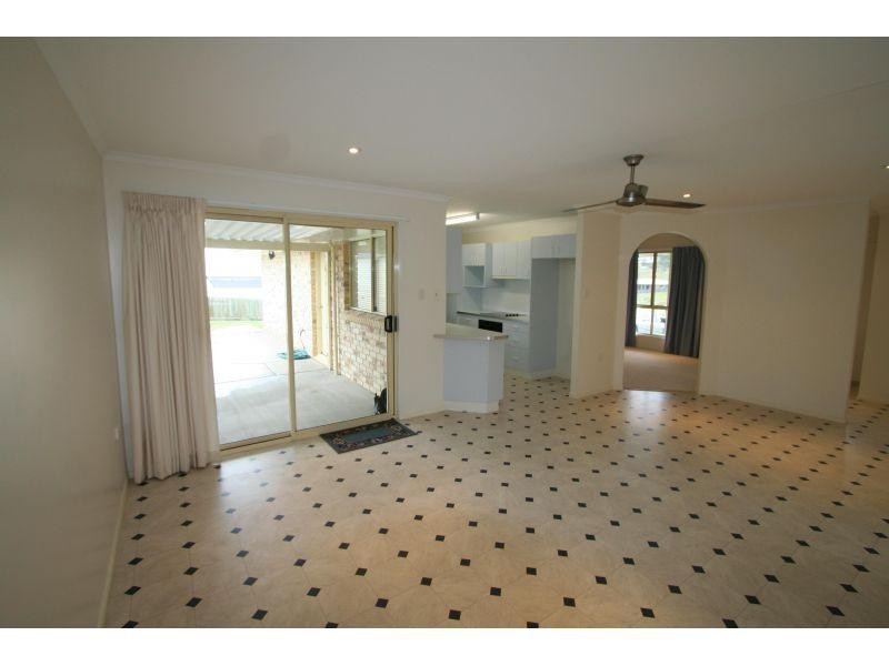 10 Federation Court, Southside QLD 4570