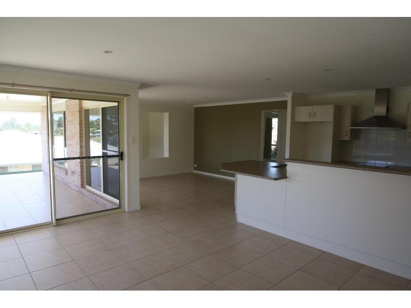 4 Oxley Crt, Southside QLD 4570