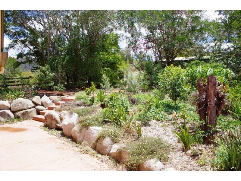 8 Highfield Drive, Chatsworth QLD 4570