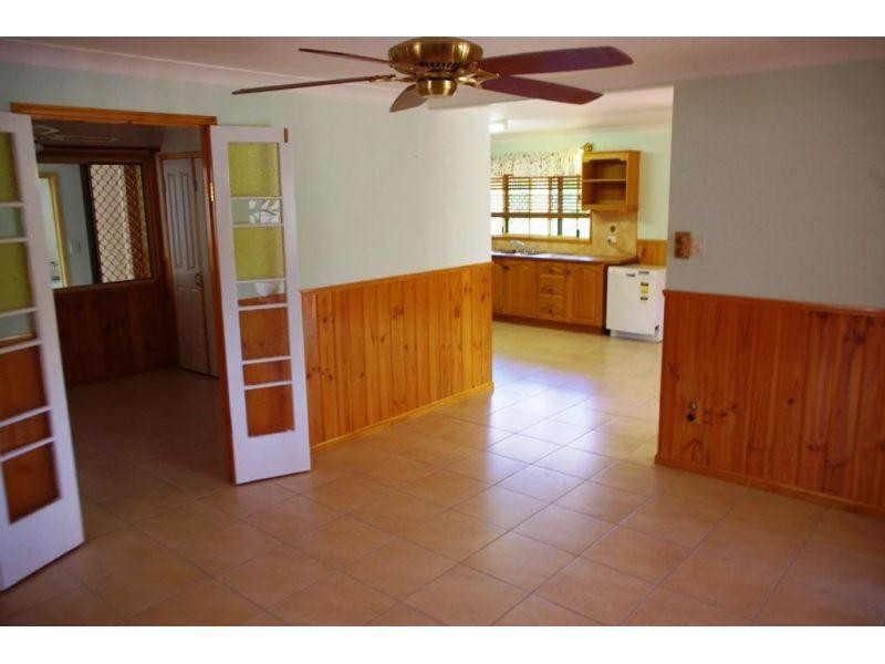 8 Highfield Drive, Chatsworth QLD 4570