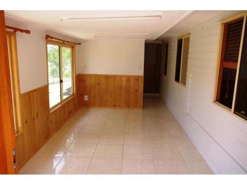 8 Highfield Drive, Chatsworth QLD 4570