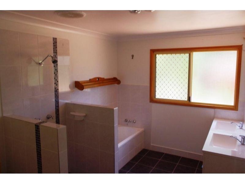 8 Highfield Drive, Chatsworth QLD 4570