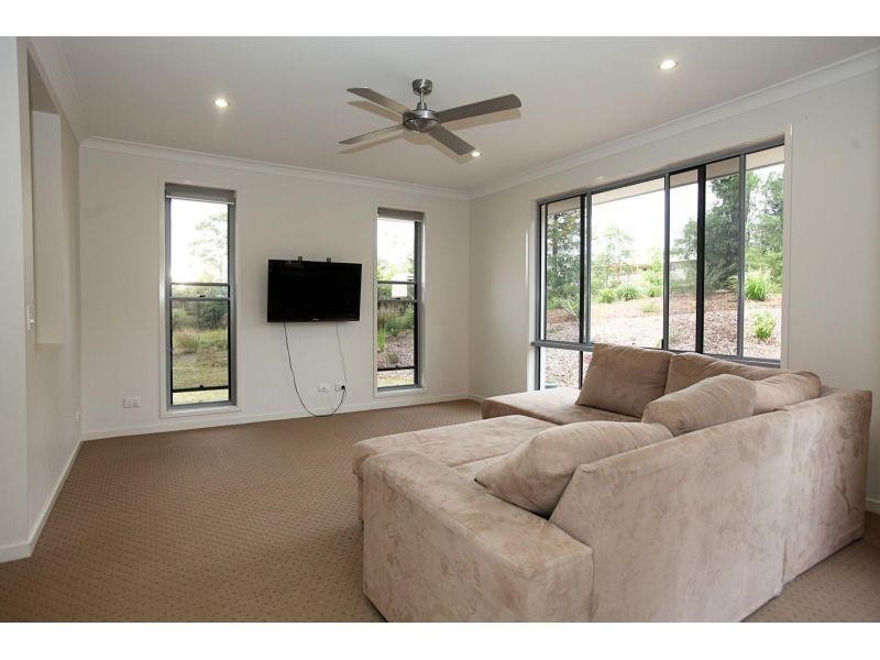 17 Duffy Court, Southside QLD 4570