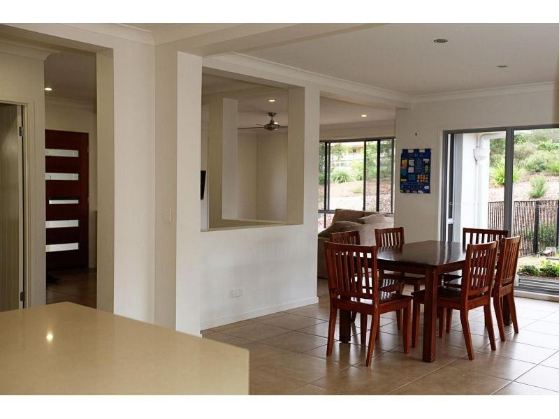 17 Duffy Court, Southside QLD 4570