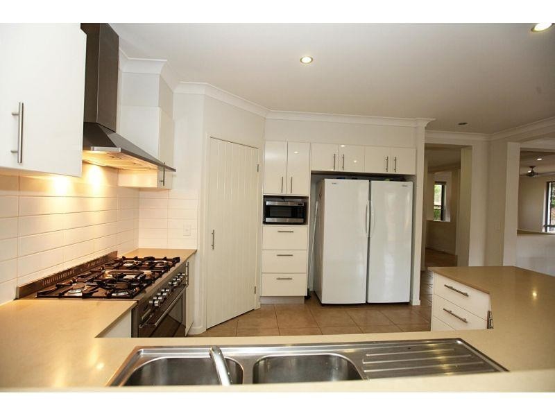 17 Duffy Court, Southside QLD 4570