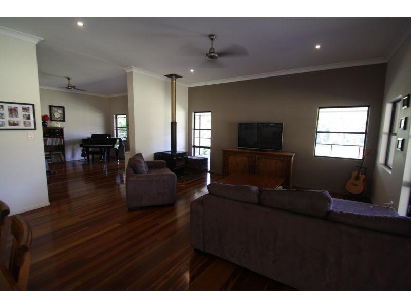 371 Neusavale Road, Wolvi QLD 4570