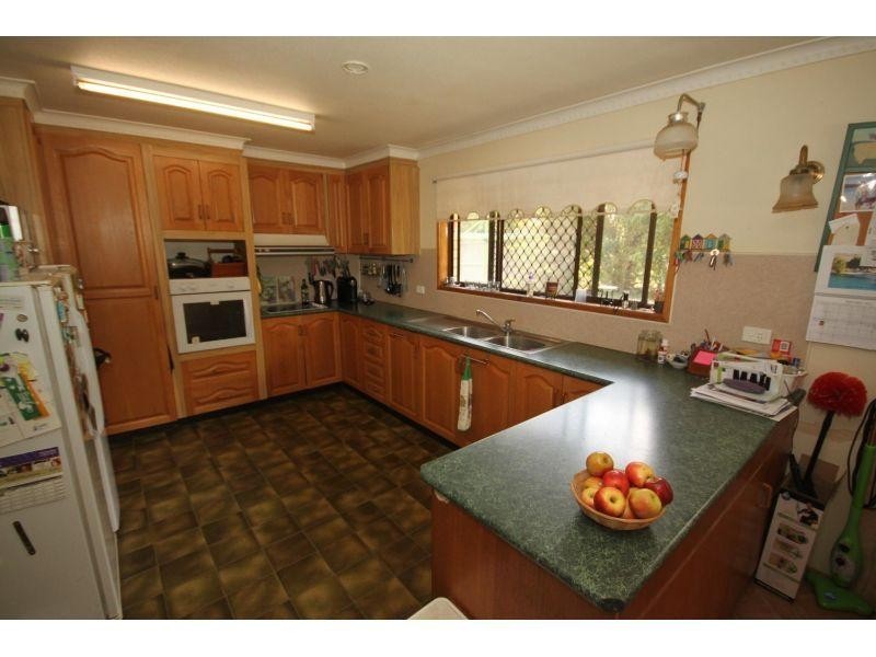 35 McIntosh Creek Road, Jones Hill QLD 4570