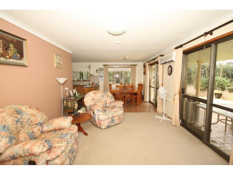 35 McIntosh Creek Road, Jones Hill QLD 4570