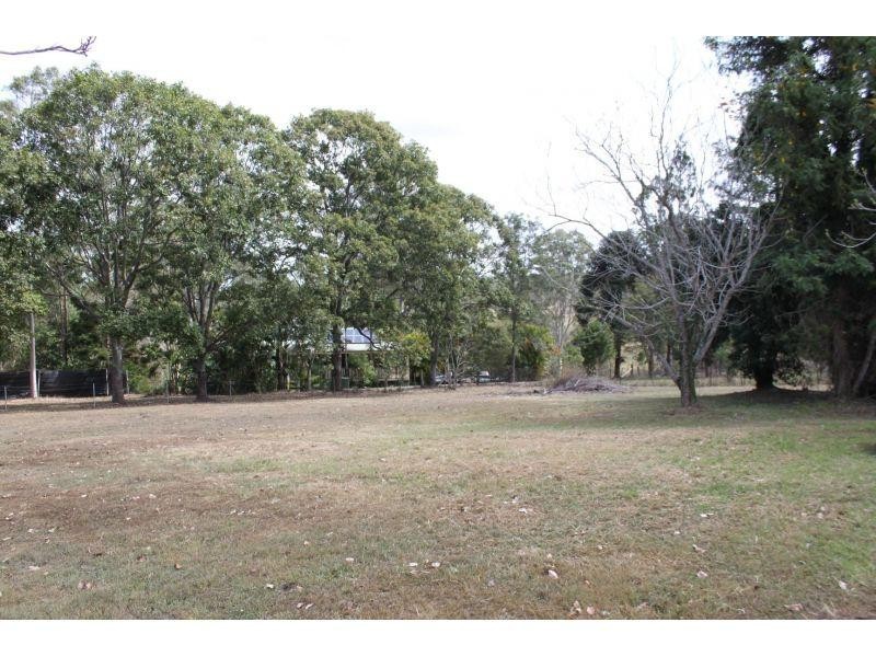 35 McIntosh Creek Road, Jones Hill QLD 4570