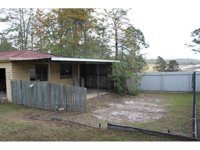 35 McIntosh Creek Road, Jones Hill QLD 4570