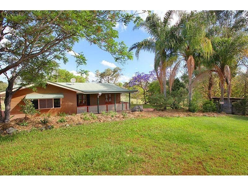 8 Highfield Drive, Chatsworth QLD 4570