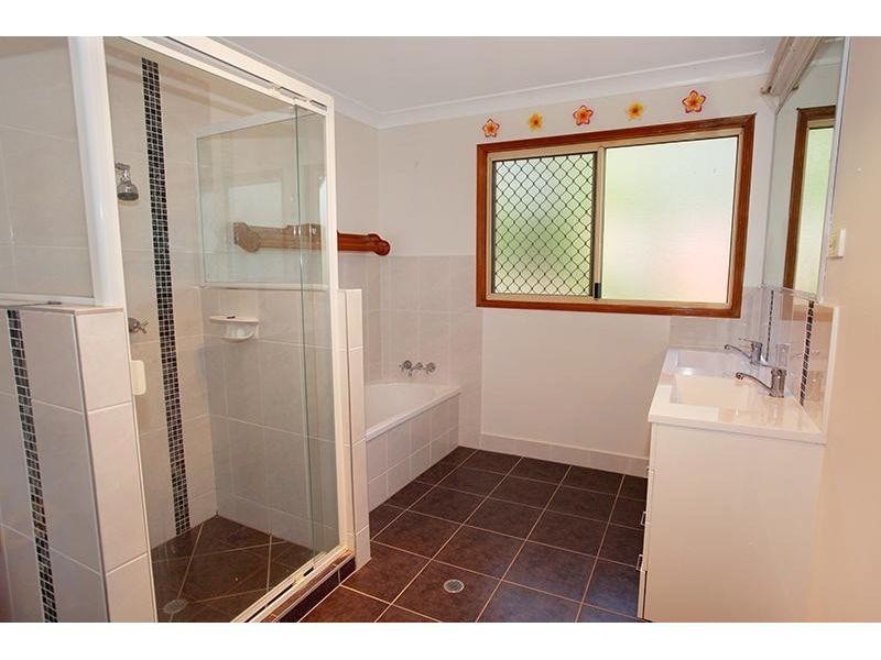 8 Highfield Drive, Chatsworth QLD 4570