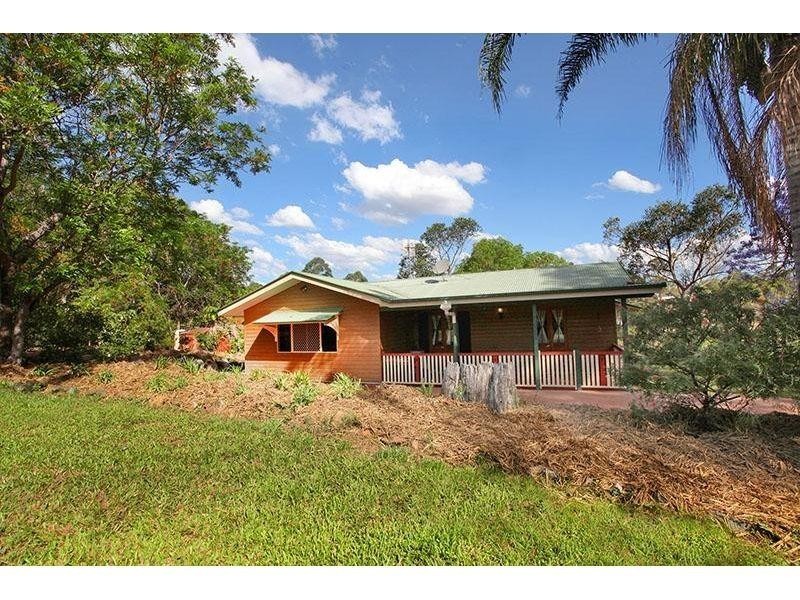 8 Highfield Drive, Chatsworth QLD 4570