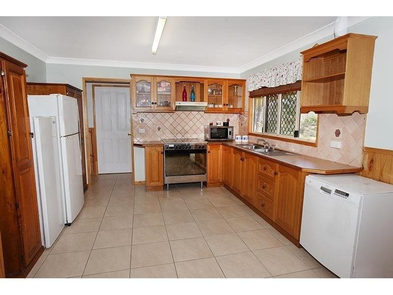 8 Highfield Drive, Chatsworth QLD 4570