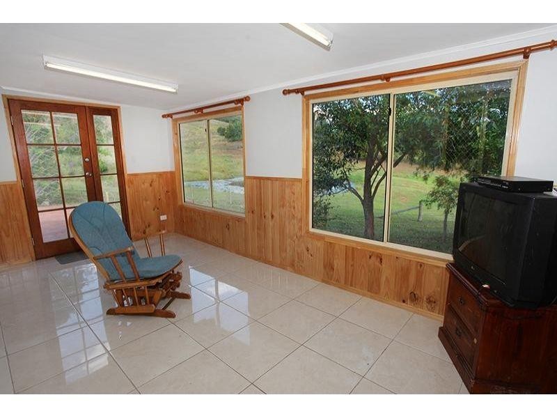 8 Highfield Drive, Chatsworth QLD 4570