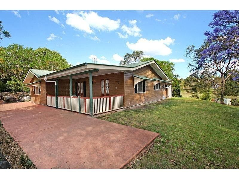 8 Highfield Drive, Chatsworth QLD 4570