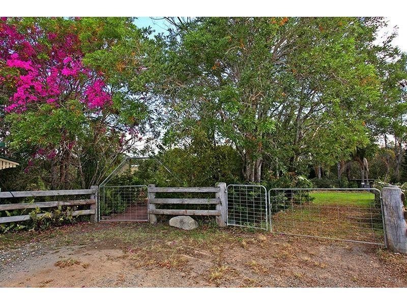 8 Highfield Drive, Chatsworth QLD 4570