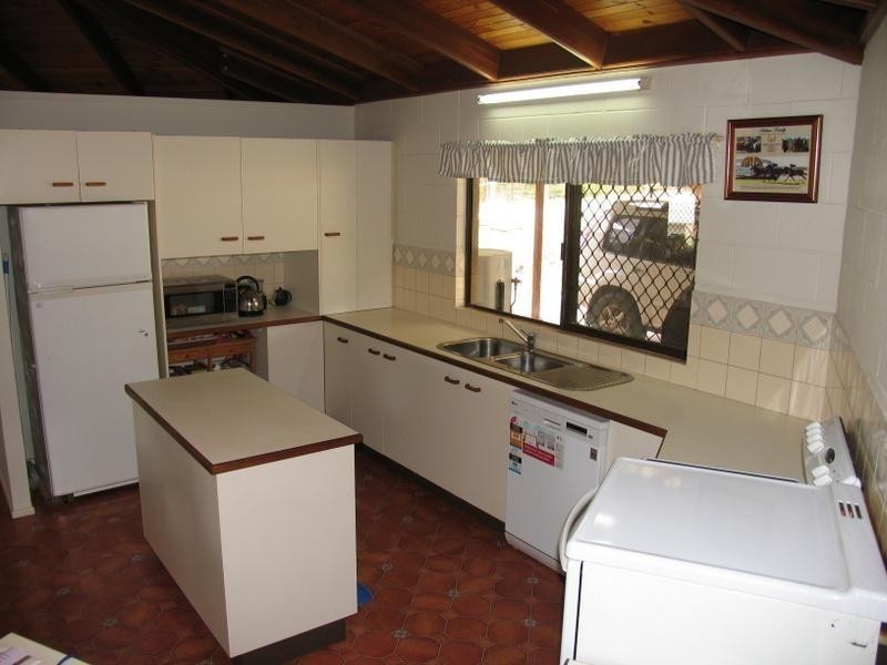 16 Sully Close, Jones Hill QLD 4570