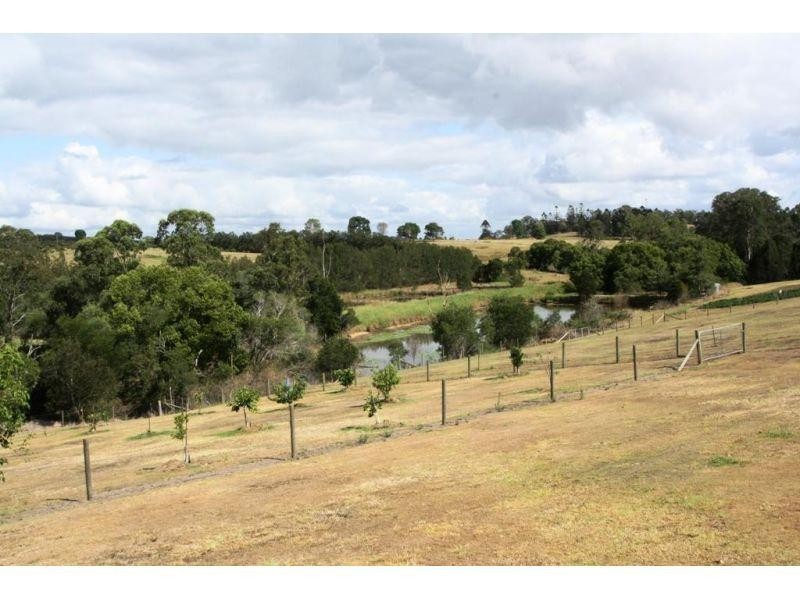 428 McIntosh Creek Road, Mcintosh Creek QLD 4570