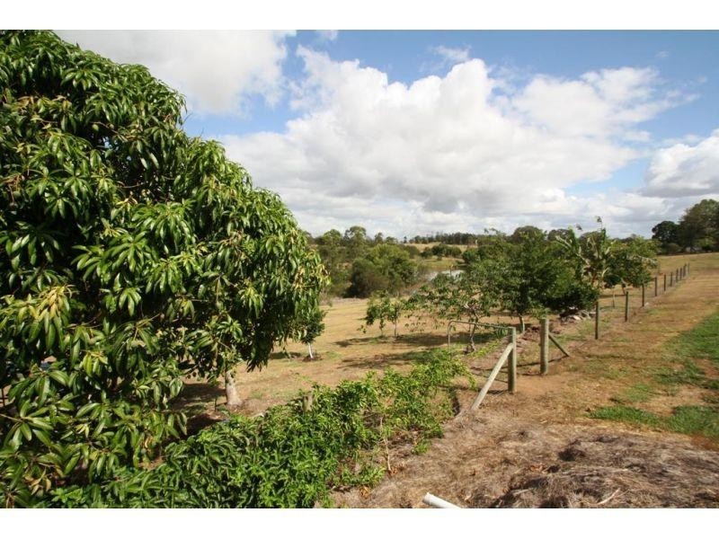 428 McIntosh Creek Road, Mcintosh Creek QLD 4570