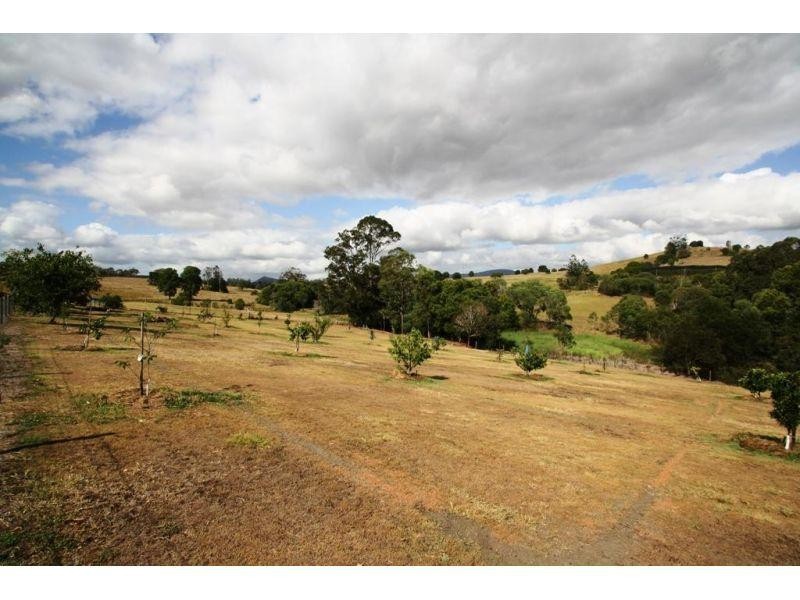 428 McIntosh Creek Road, Mcintosh Creek QLD 4570