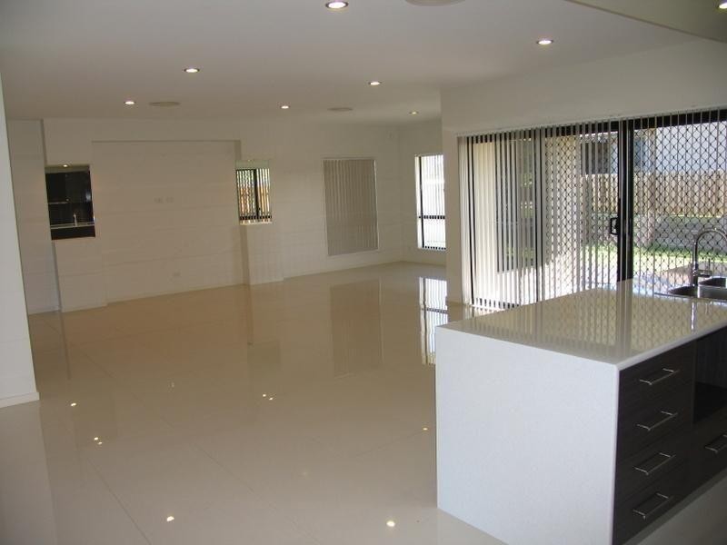 13 Majestic Place, Jones Hill QLD 4570