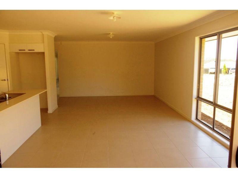14 Principal Place, Jones Hill QLD 4570