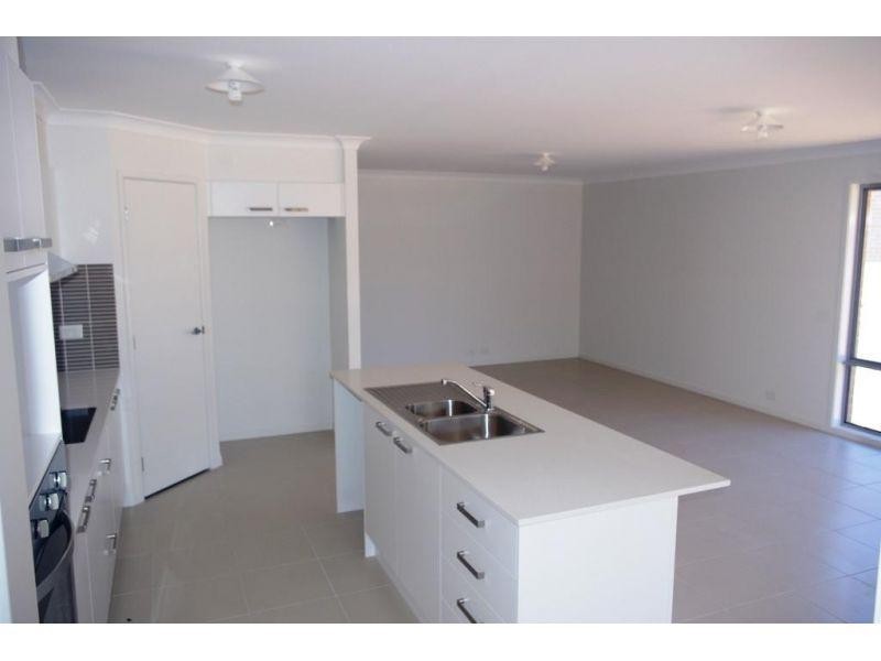 14 Principal Place, Jones Hill QLD 4570