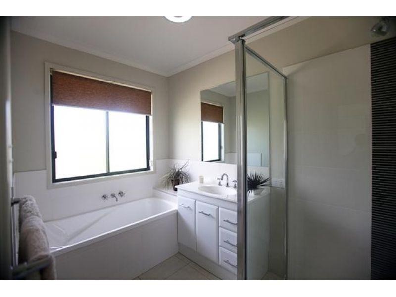 20 Woodland Drive, Southside QLD 4570