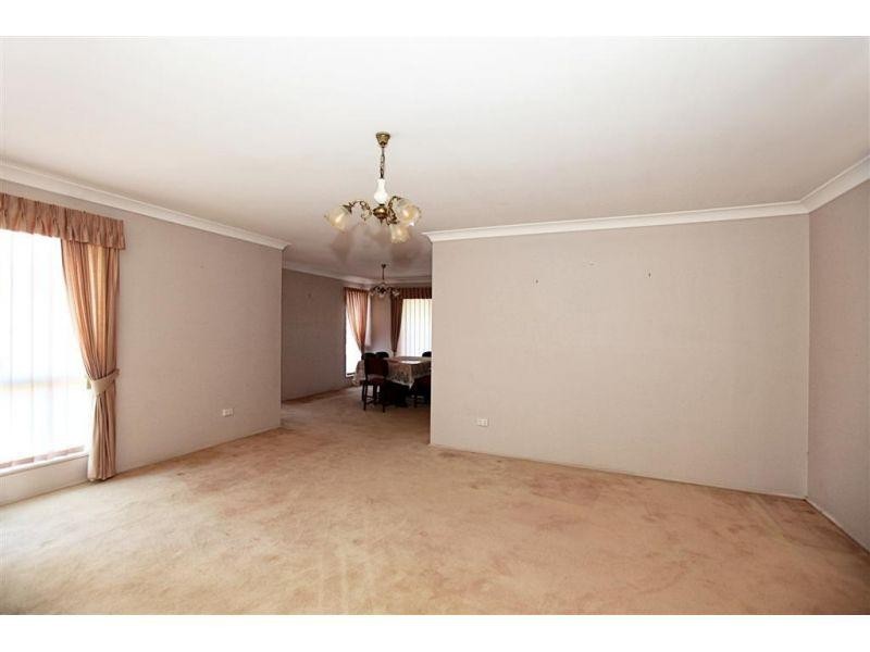 12 Crystal Court, Southside QLD 4570