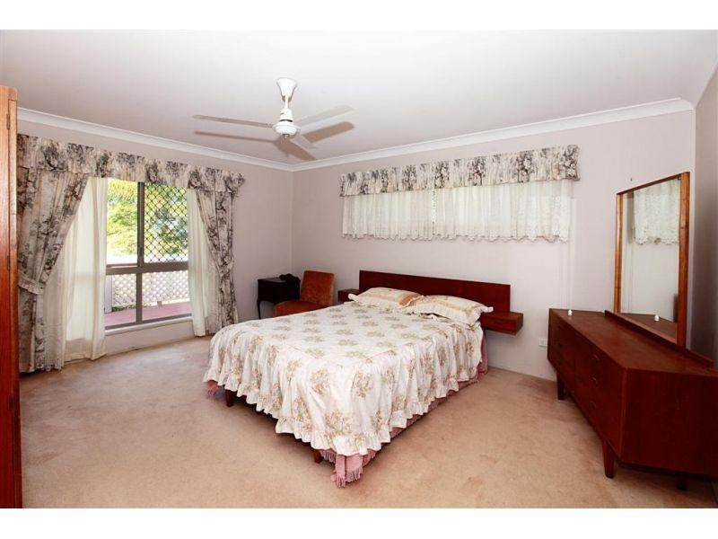 12 Crystal Court, Southside QLD 4570