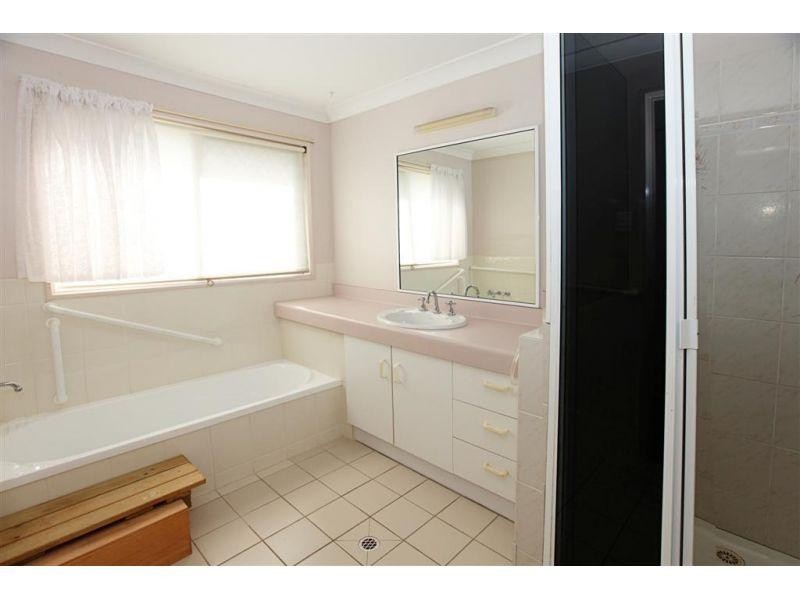 12 Crystal Court, Southside QLD 4570