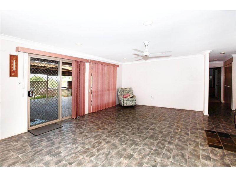 12 Crystal Court, Southside QLD 4570