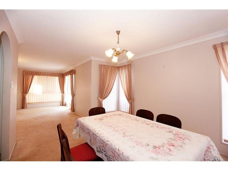 12 Crystal Court, Southside QLD 4570