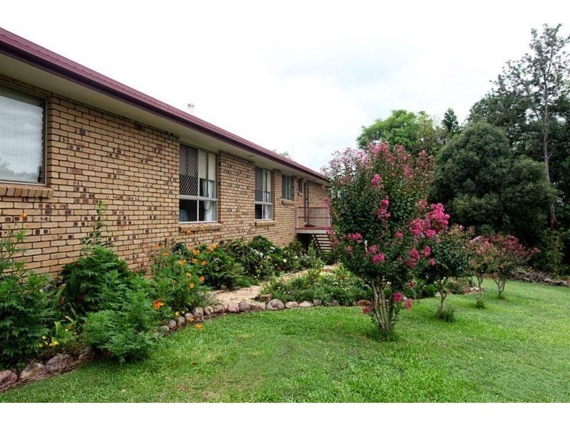 12 Crystal Court, Southside QLD 4570