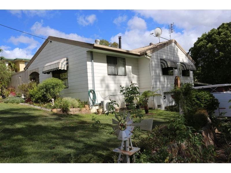 4 Luckona Ct, Southside QLD 4570