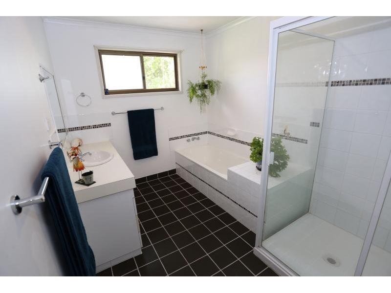 4 Luckona Ct, Southside QLD 4570