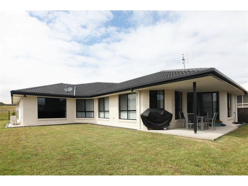 14 Hilltop Avenue, Southside QLD 4570