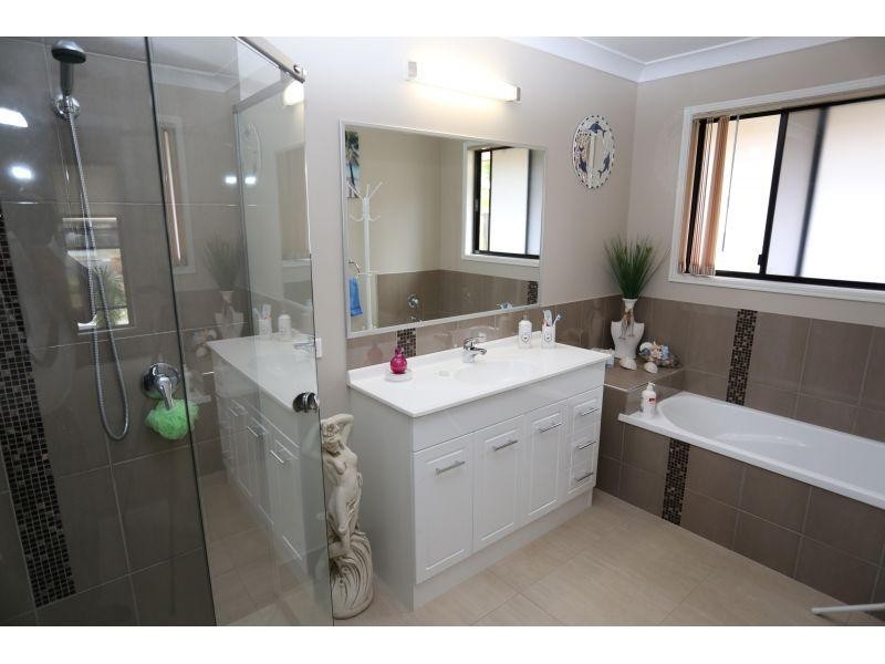 19 Tarwhine Street, Tin Can Bay QLD 4580