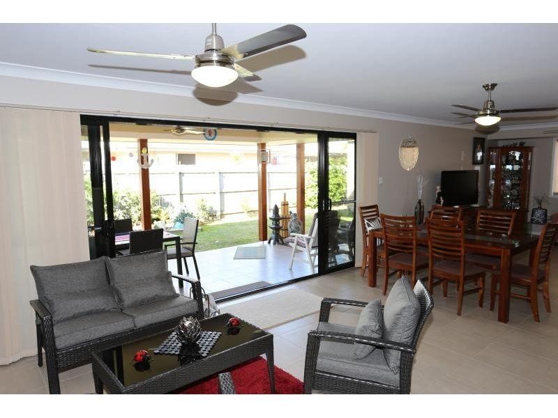 19 Tarwhine Street, Tin Can Bay QLD 4580