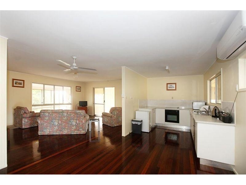 9a Bruce Highway, Chatsworth QLD 4570