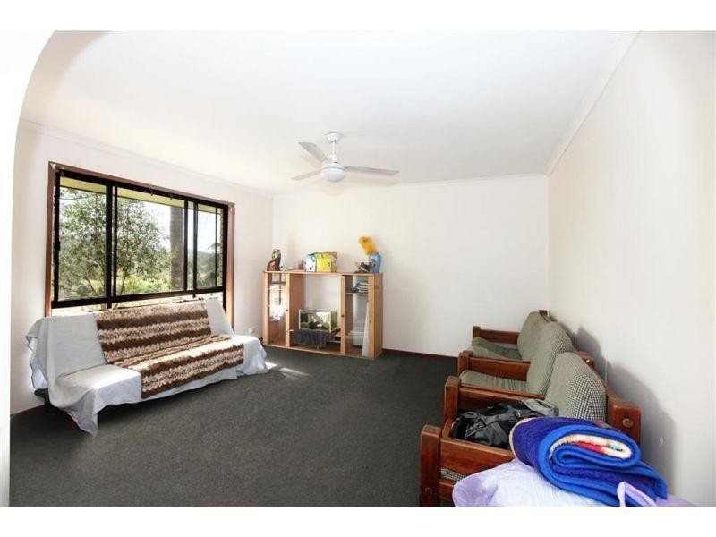 9a Bruce Highway, Chatsworth QLD 4570